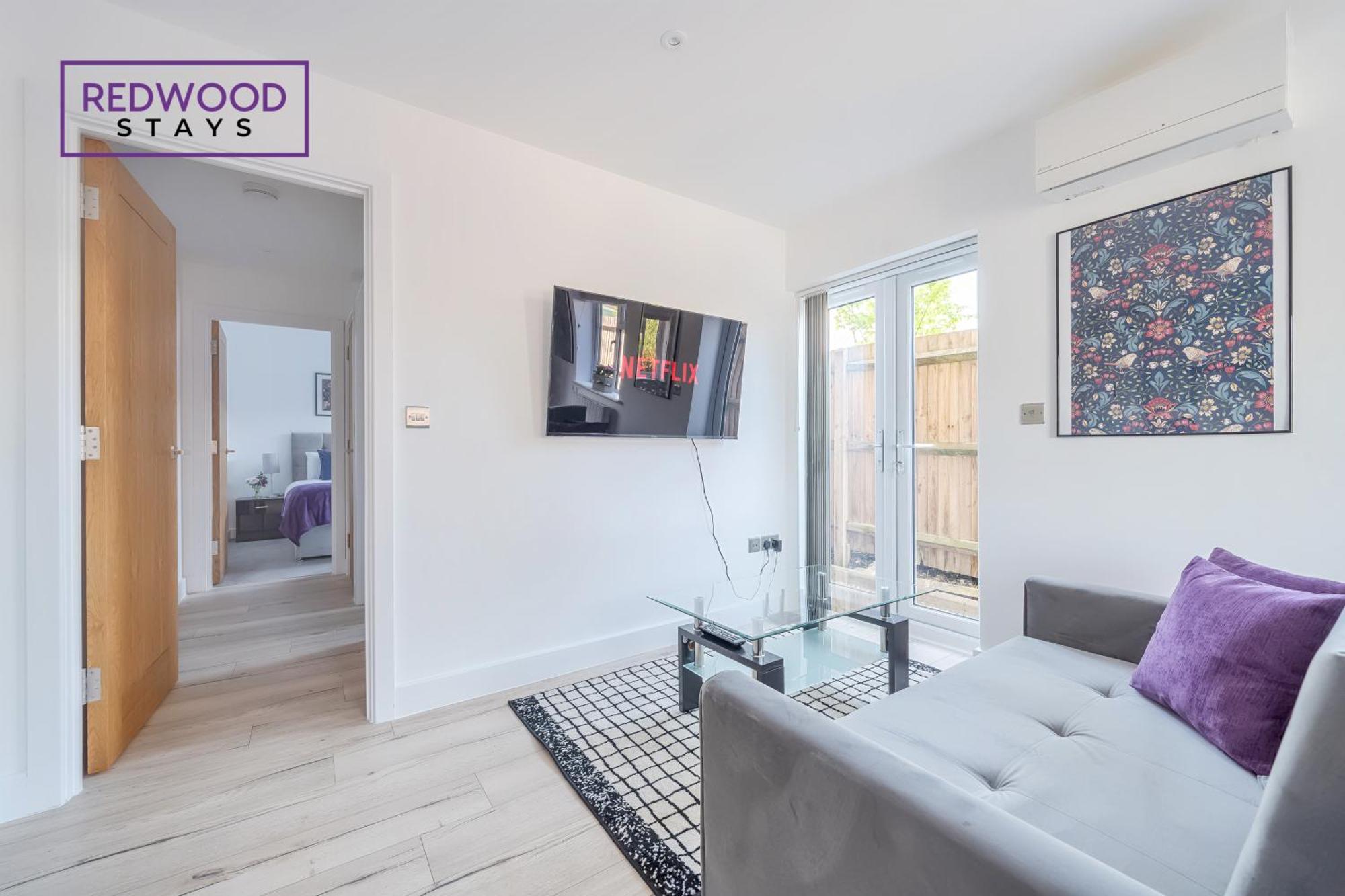 Modern Serviced Apartments For Contractors & Families With Free Parking, Wifi & Netflix By Redwood Stays Бейсінгсток Екстер'єр фото