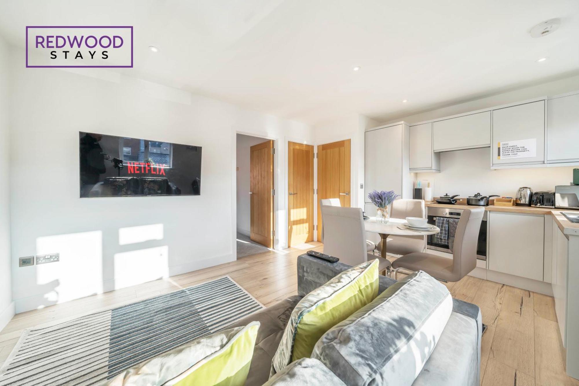 Modern Serviced Apartments For Contractors & Families With Free Parking, Wifi & Netflix By Redwood Stays Бейсінгсток Екстер'єр фото