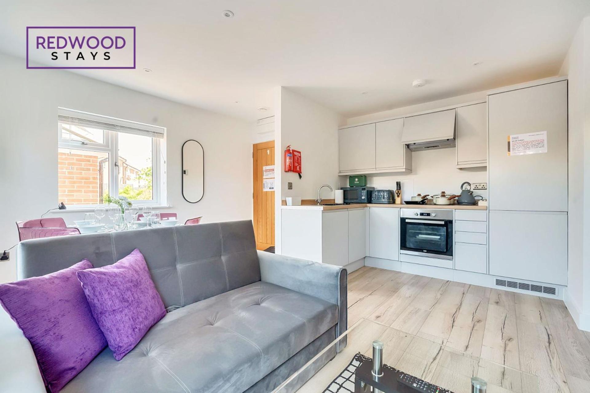 Modern Serviced Apartments For Contractors & Families With Free Parking, Wifi & Netflix By Redwood Stays Бейсінгсток Екстер'єр фото