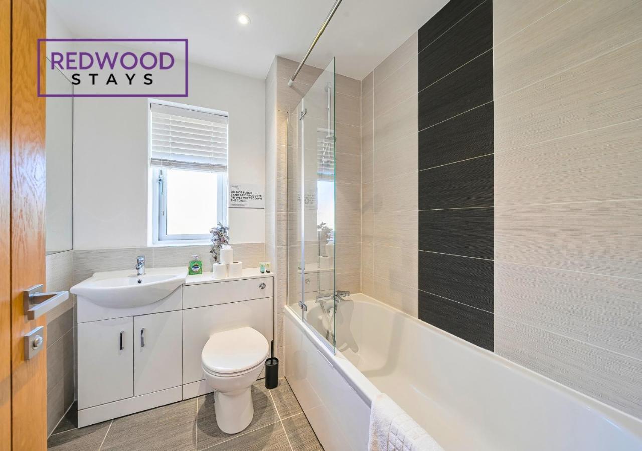 Modern Serviced Apartments For Contractors & Families With Free Parking, Wifi & Netflix By Redwood Stays Бейсінгсток Екстер'єр фото