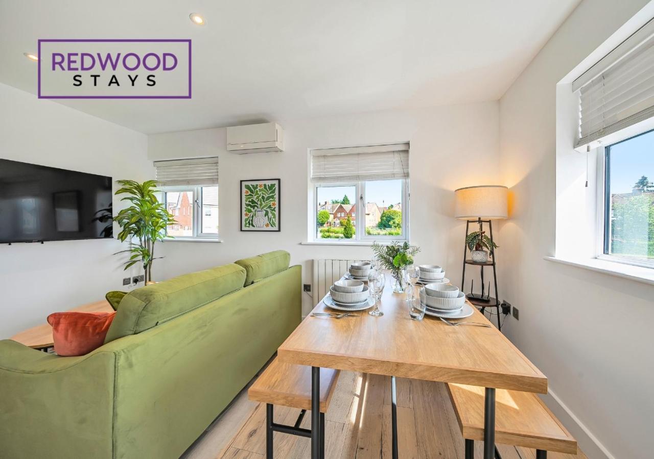 Modern Serviced Apartments For Contractors & Families With Free Parking, Wifi & Netflix By Redwood Stays Бейсінгсток Екстер'єр фото